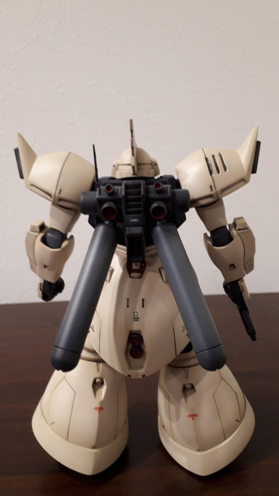 プロペラントタンクは劇中の連邦仕様では無いのかも知れませんが今回はそのまま使っています。