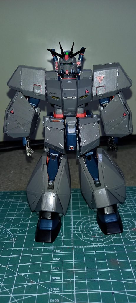 チョバムアーマー装着状態ガトリングが干渉してる(干渉してる場所は削ったはず…)のか腕のアーマーがしまりきらないと言う事実( ・ω・)