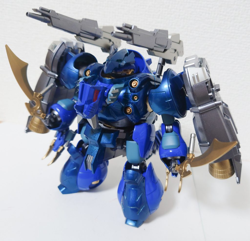 尻尾のテイルファンブレードは手に持たせる事ができます。