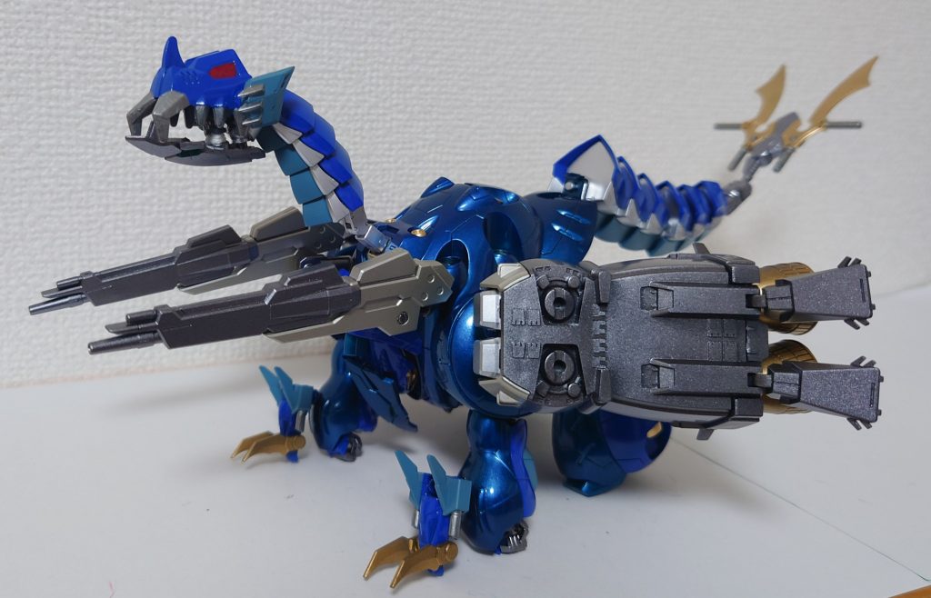 超重量級の機体ですが、機動力は他の機体とも遜色ないという設定です。