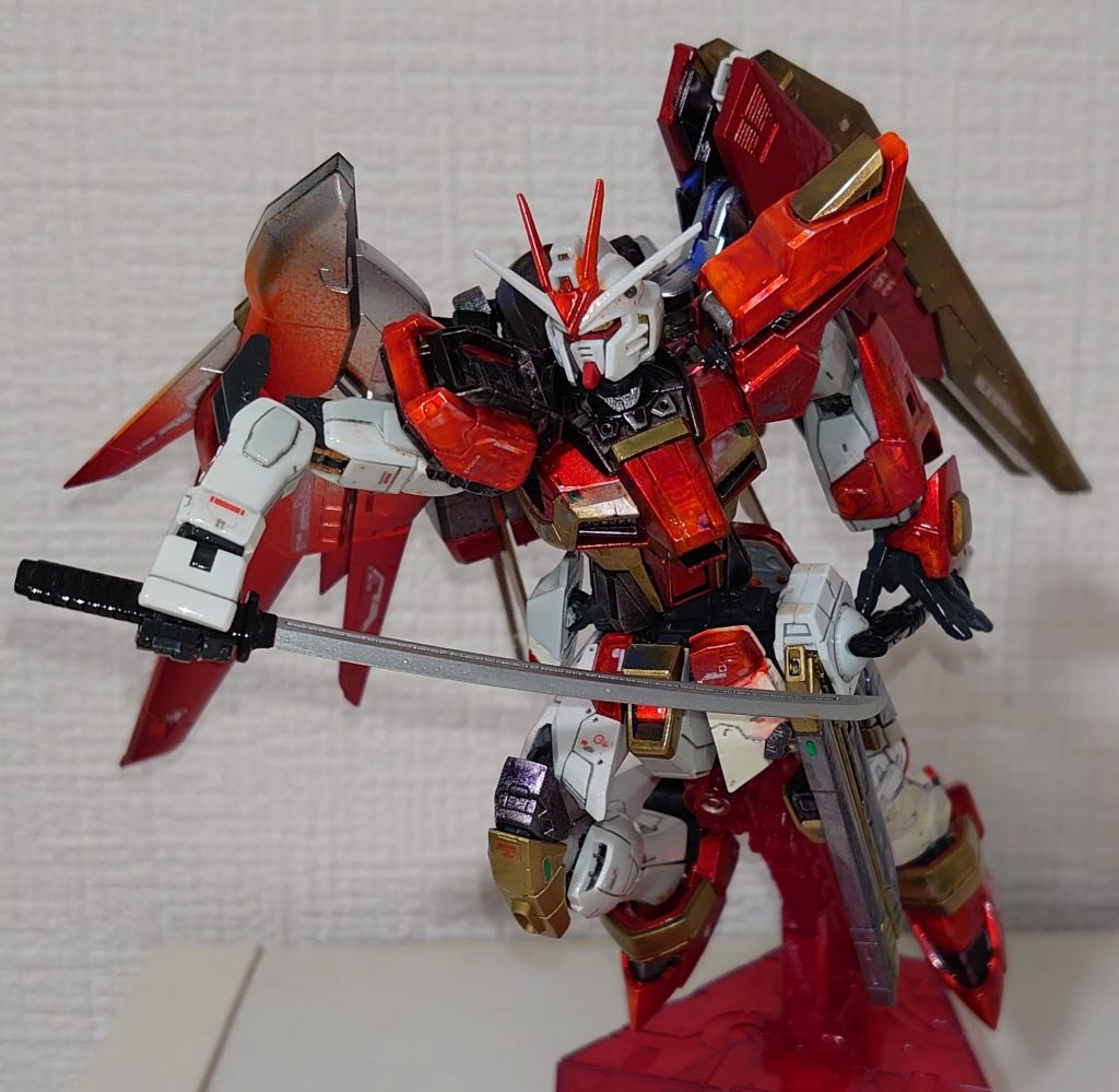 レッドフレームのように日本刀型の実体剣を持たせています日本刀はMSGのフィギュア用の物をそのまま使いました