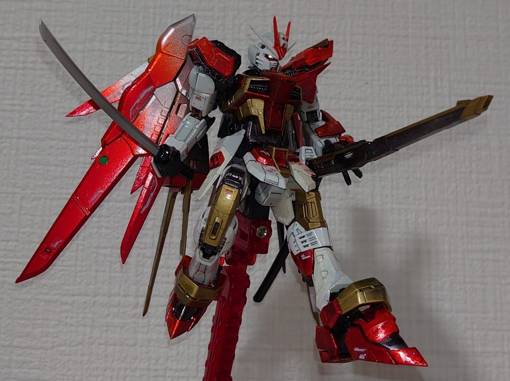 左右見る角度で、かなり印象が違います