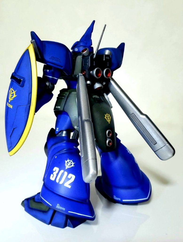 バックパックとプロペラントタンクやリアスカートのスラスターが特徴的なバックショット。