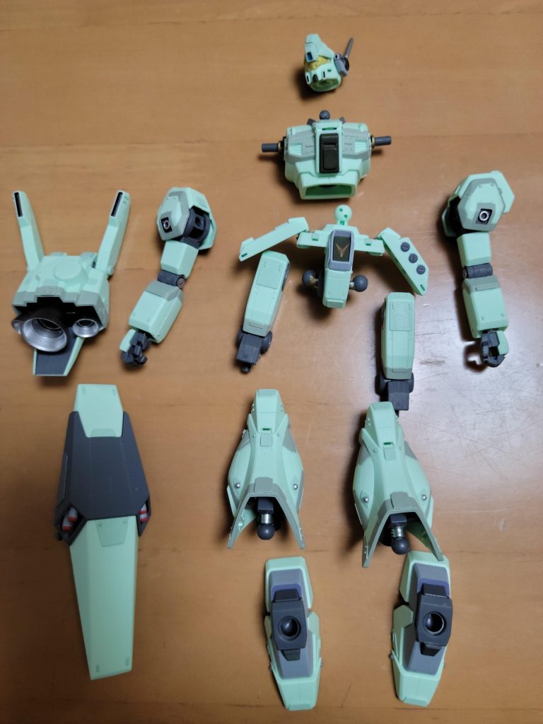 ディテールアップ後。これからお楽しみのウェザリング。量産型ジェガン作ってて楽しかったです。工業製品みたいで。ジム系にハマる人の気持ちなんとなくわかりました。さて、次は逆シャアのナニにしよっかなぁ…。