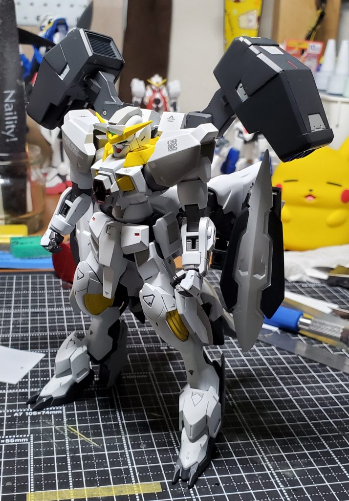 全体的にのっぺりしてるので、今後新規モールドの追加が課題ですね。あとスミ入れしていてモールドの掘り直しが如何に大切かわかりました。 前回同様、機体名に意味を持たせたかったので、Type-Bにも7つのバズーカ(銃器)を装備させました。