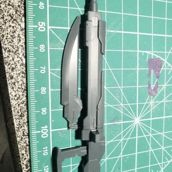 オリ武器。短銃身あるいは長銃身のリボルバー型というコンセプトで制作中。個人的には長銃身がいいなと（2枚目）