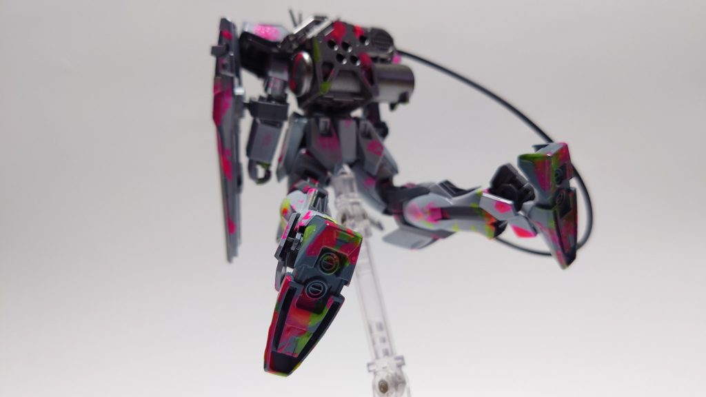 味方は蛍光イエローで、敵側は蛍光ピンクになってます