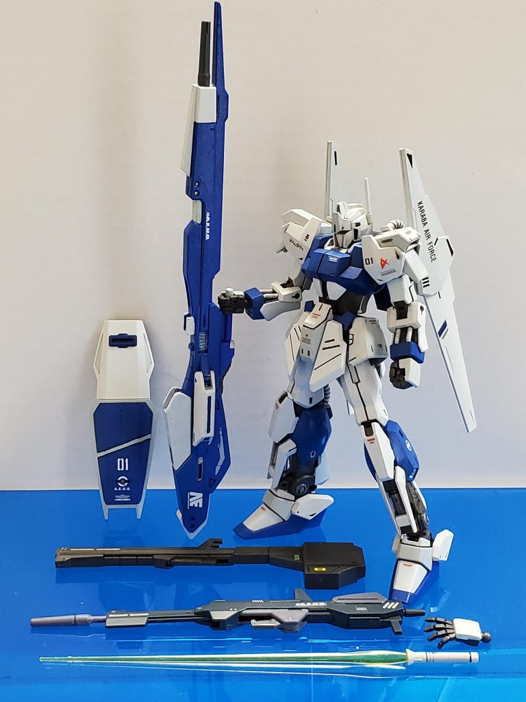 以上、アムロ・レイが搭乗した妄想機体、百式型MS『δ(デルタ)スカイ』でした～😊🎶カラーリングは青、白の空(スカイ)のイメージで筆塗り全塗装～👍️武器は旧HGUC Zガンダムよりビームライフルとハイパーメガランチャーを調達😊シールドは旧HGUC ガンダムMKIIからGET❗平手は合いそうなのをみつくろい左右用意✋