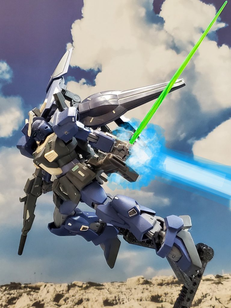 そんなアムロのデルタスカイに突撃してくるティターンズMS❗MKIIの改良型と思われる機体❗