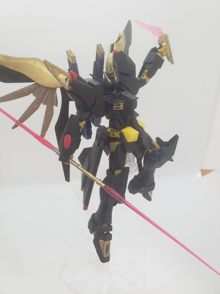 ビームブーメランだけでなく、ビームサーベルにも遠隔操作機能が付与されているので投擲した際にある程度の軌道を操作して戻すことが可能。サーベルを投擲し相手の頭上まで操作して突き刺す、通称「ダモクレスの剣」が強力 