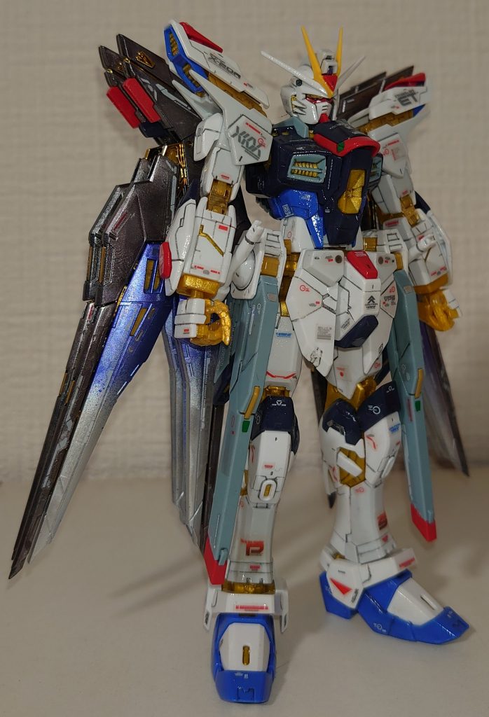 デカールはRGストフリ、PGストフリ、その他SEED系の余りデカール青いデカールは00系から拝借しました