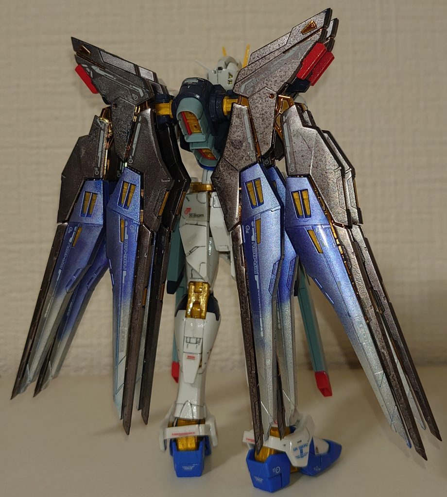 グラデーション塗装はまだまだ修行が必要です💦