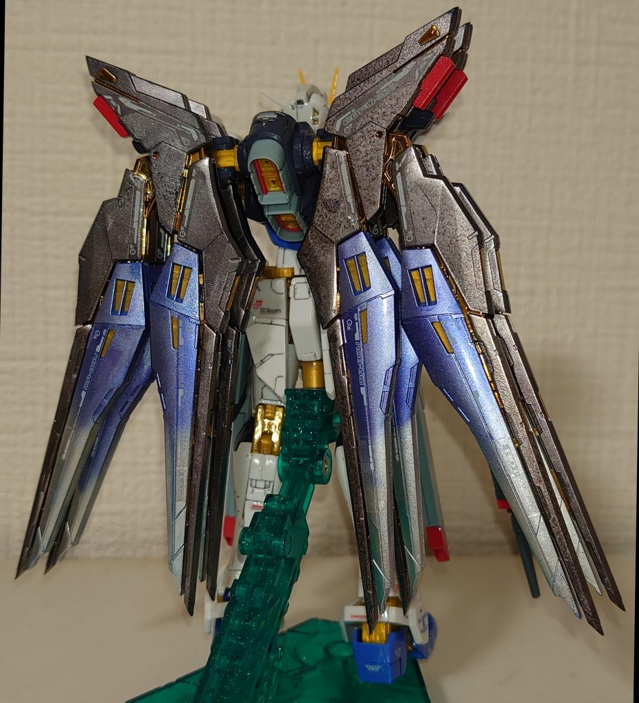 ドラグーンにはシルバーとメタルバイオレットのグラデーションウイングにはヘビーガンメタを使いました