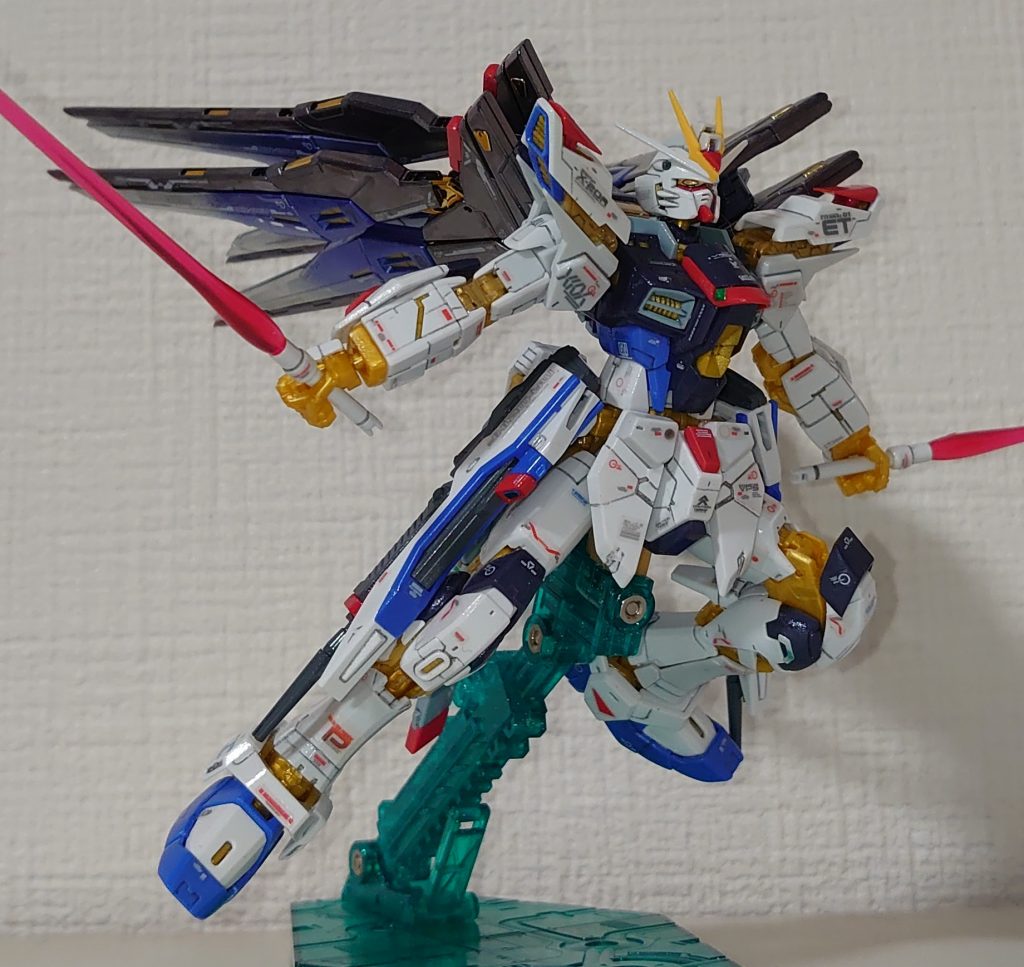 肘の上にある内部フレームパーツが、ポロポロ取れるから接着しました