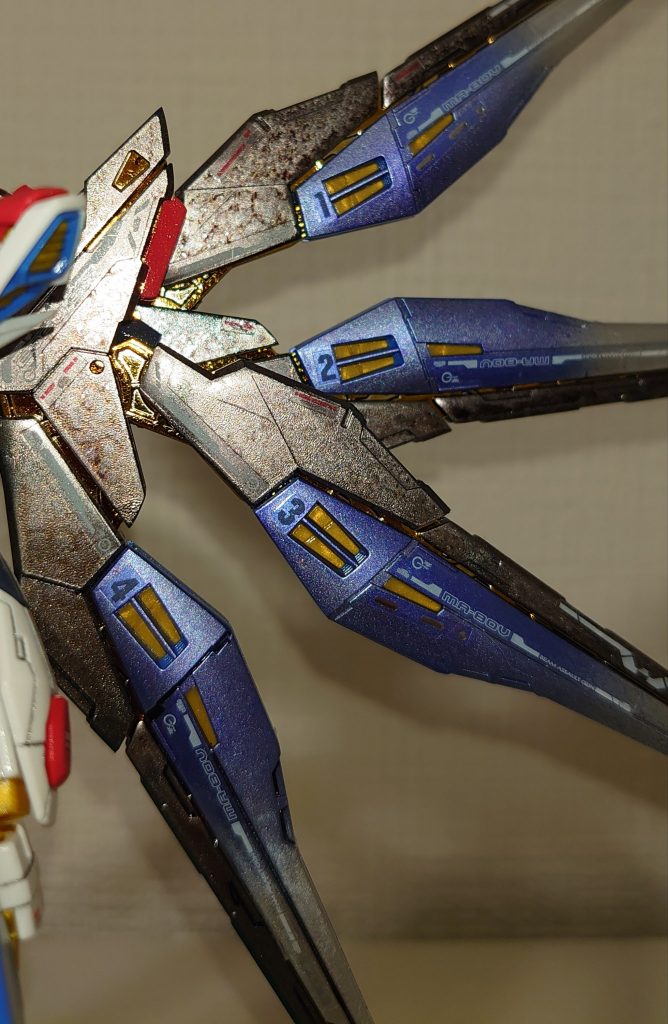 ドラグーンはナンバリングしました(というか塗装中に、どれをどこにする予定かが解らなくならない為に付けていた、マスキングテープに書いたナンバーをそのまま使いました)