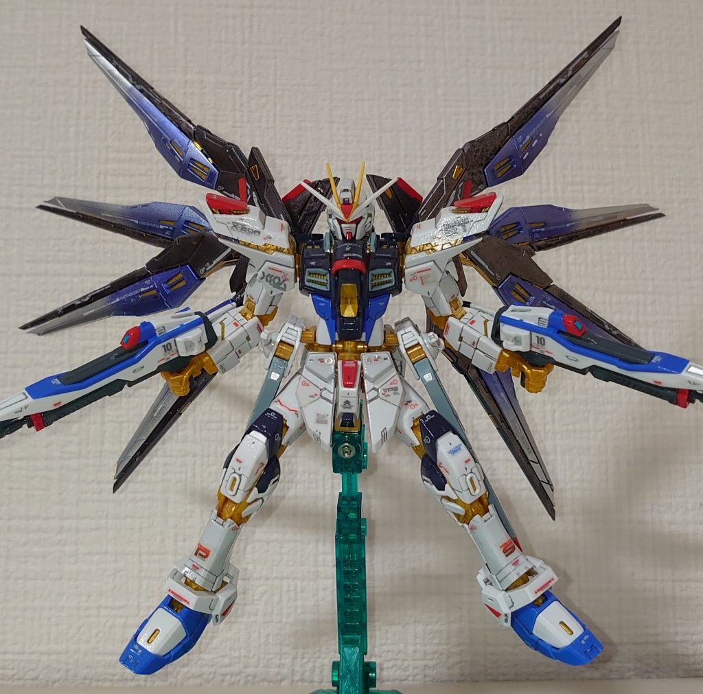 背中重たい…………