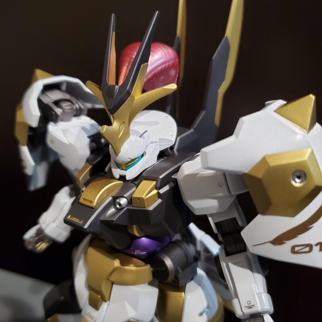 白黒金のホルダーカラーに、グエルの髪とインナーの色を差し色で。今回気付きました。これ大将軍の色だからカッコよく見えるんだ❗