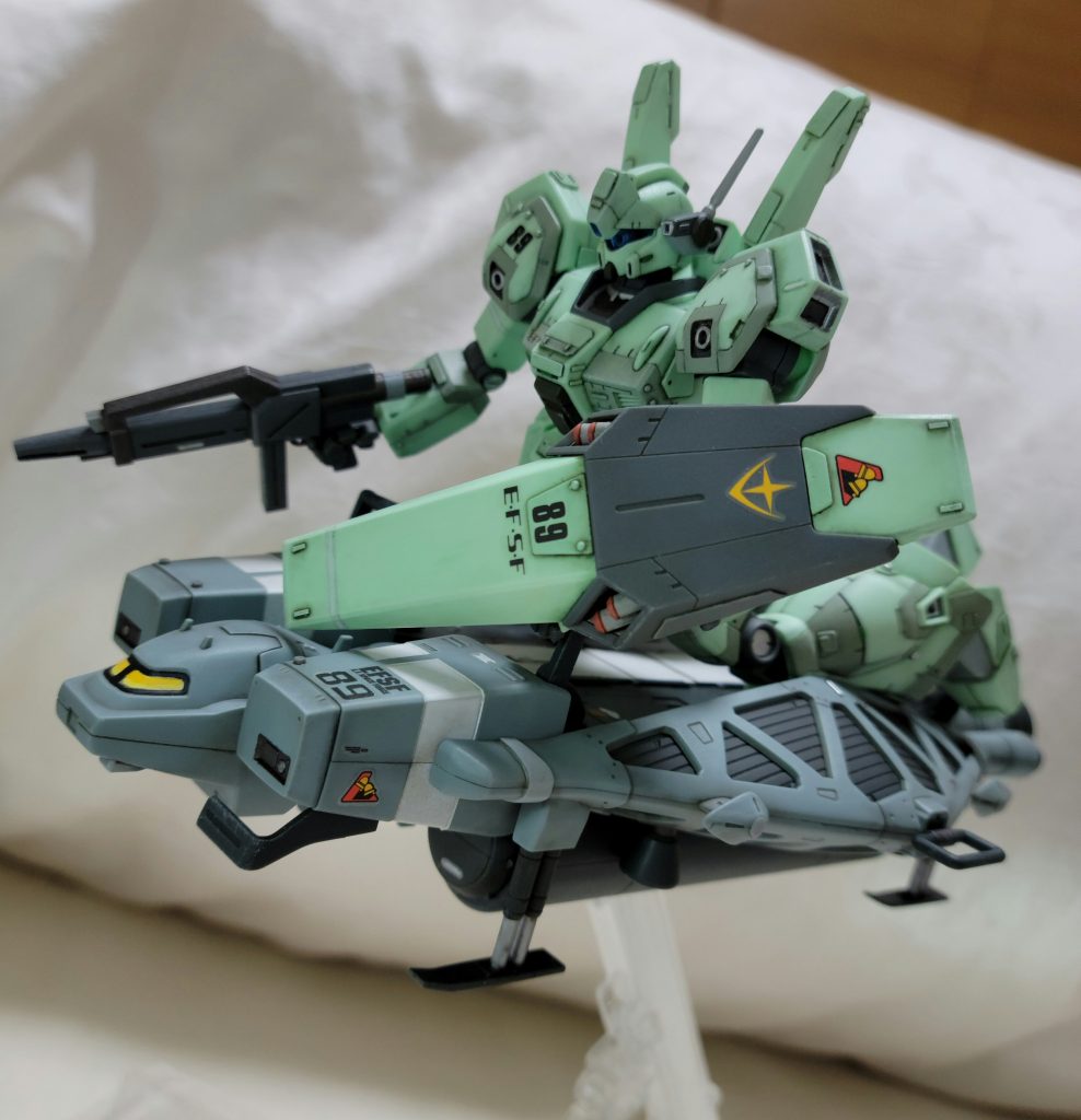 タイトル「JEGAN&…」&の続きはベースジャバー。けっこう細かいディテール入ってるんで、グラデっぽい塗装とドライブラシで仕上げました。なにげにMSじゃないの初めて作ったと思うんですが、塗装してくと、スゴいリアルになって嬉しかったです。ウェザリングカラーのグランドブラウン恐るべしですよ!…で、ベースジャバーはジェガンと相性ピッタリ。