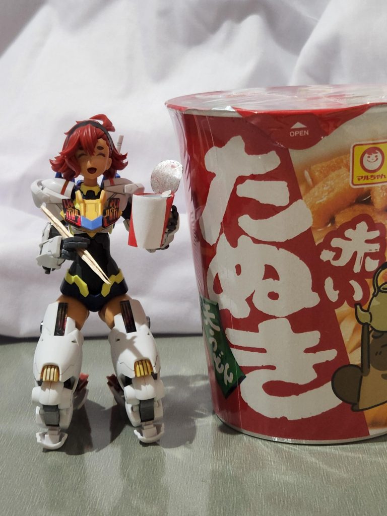 つい最近、赤いたぬき(うどん)の存在を知ってどうしてもやりたくなった写真です。アニメでもお腹いっぱい食べて満足顔のスレッタが見てみたい(^-^)御視聴ありがとうございました。また、次回作もよろしくお願いいたします。