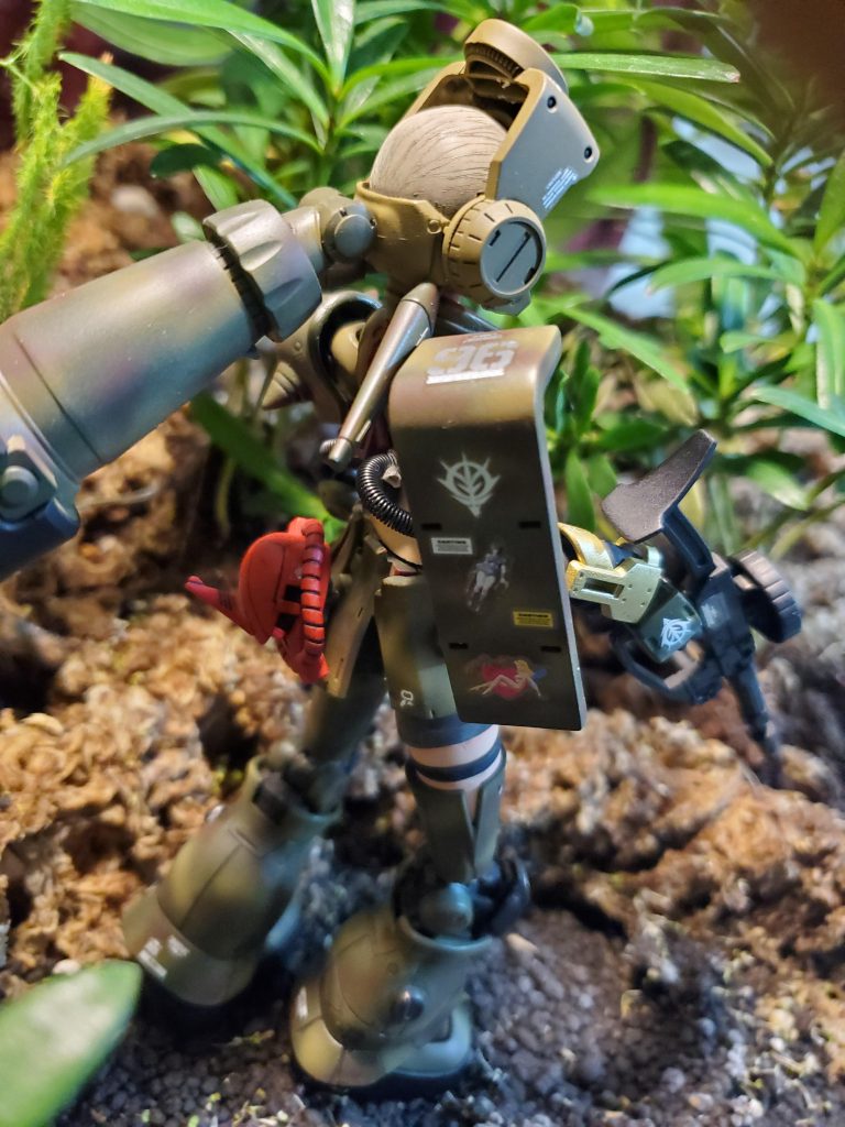 シールドはギャルっぽくデカール多めw 