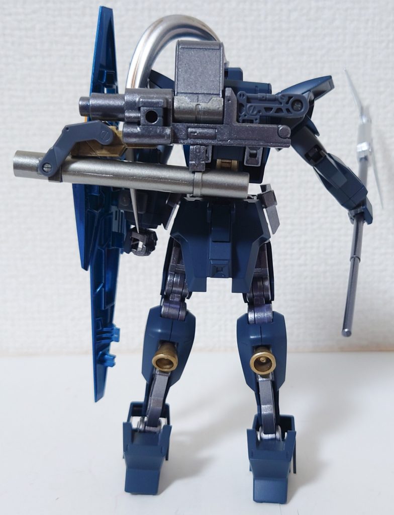 背面背部には折りたたみ式キャノン砲を装備しています。