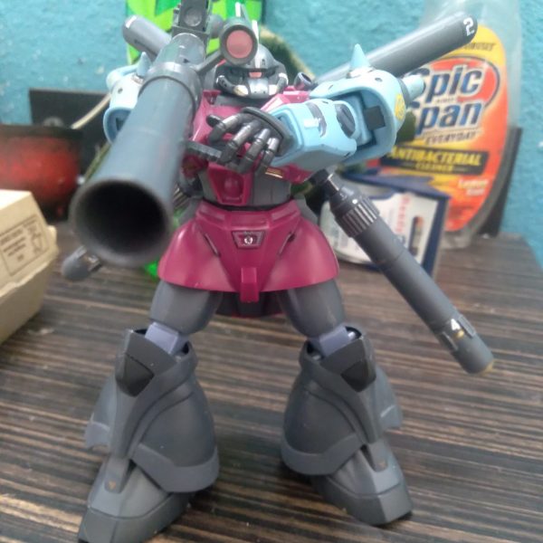 This is my very first zeon custom kitbash. I'm calling it the Gelgoog Blitzkrieg. In the setting, it will be the enemy of the blue destiny units. （1枚目）