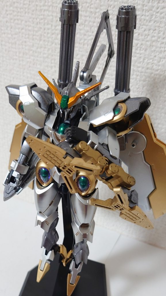 武器2、左腕のシールド。