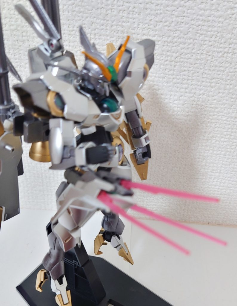 武器3、右腕のビームクロー。