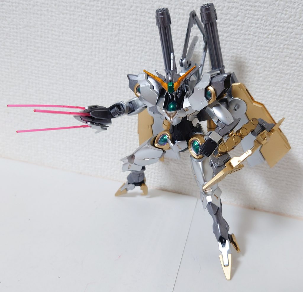 ビームクローを構えた状態。