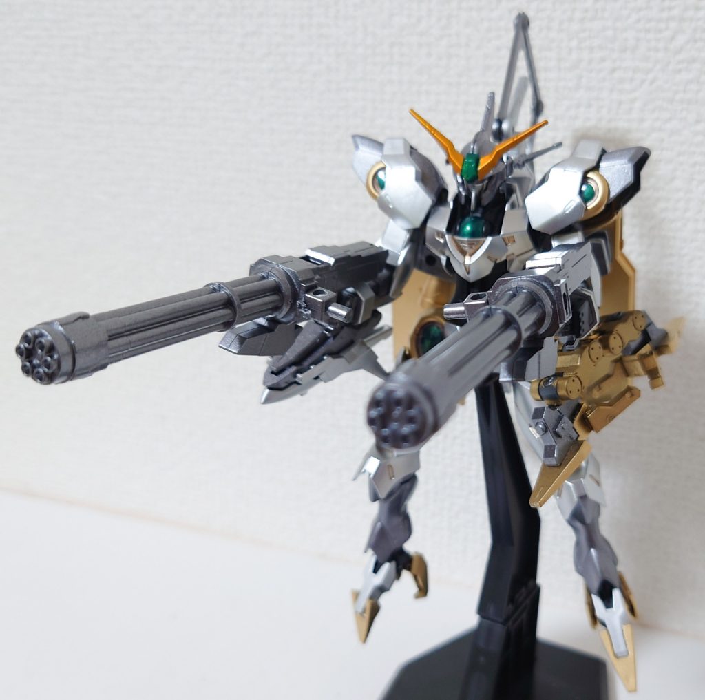 武器4、背後のガトリング砲2門。