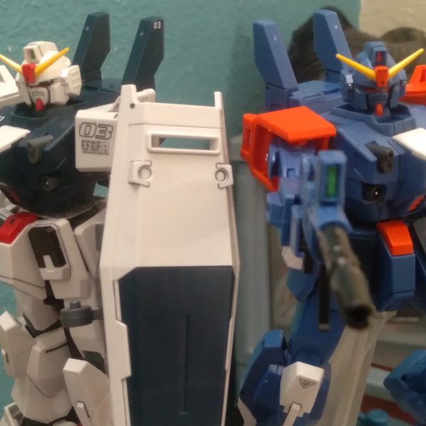 I purchased all 3 of the blue destiny units. So far I've built units 2 and 3. Unit 1 will be completed soon and I will make a post using all 3（1枚目）