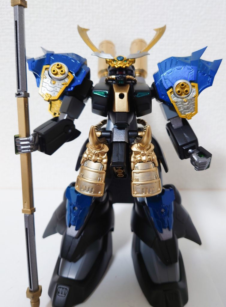 まずは通常形態の前面