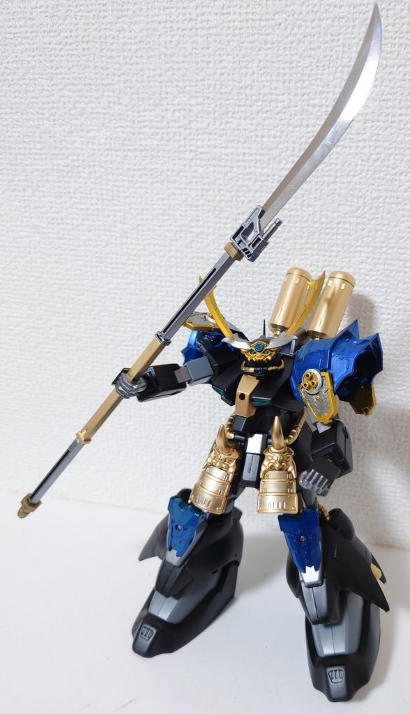 武器は、MG武者頑駄無の薙刀