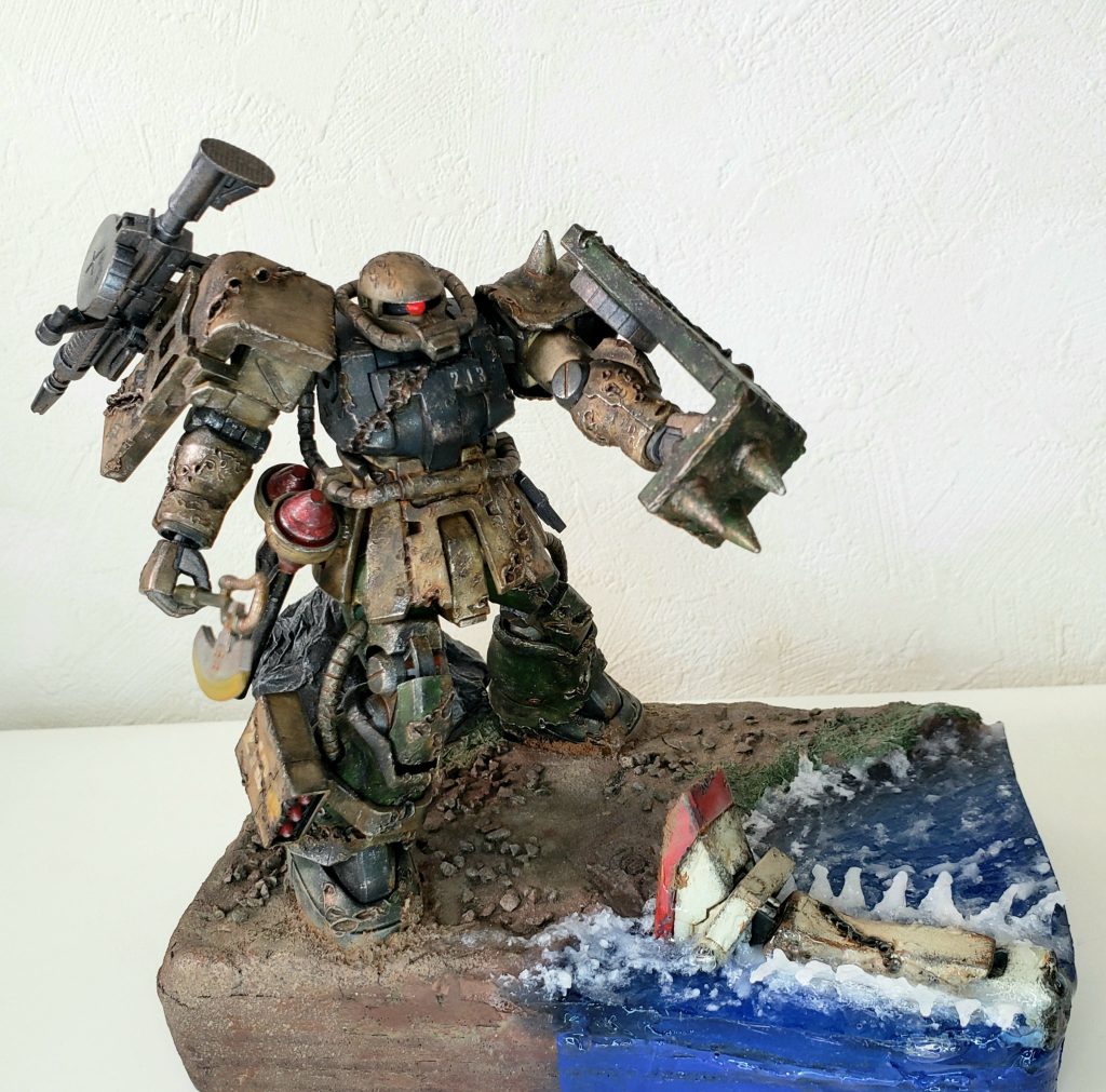 ジオラマ全体像。川の中に倒されたジムの右足のみを設置してみた。