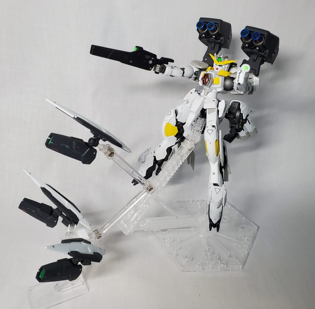 GNハイメガキャノンType-S装備の時と同じく胸部にマウントされた砲身。違いはトランザム状態じゃなくても撃てるところ。威力もType-B装備時の方が高いです。Type-S装備はその特性上、出力を機動力に全振りしてましたが、今回Type-B装備は砲撃出力特化してます。なので、機動力はType-Sの半分。が、旧ラファエルのアンバランスさは無く、ヴァーチェやセラヴィーほど鈍重でも無いという設定です。