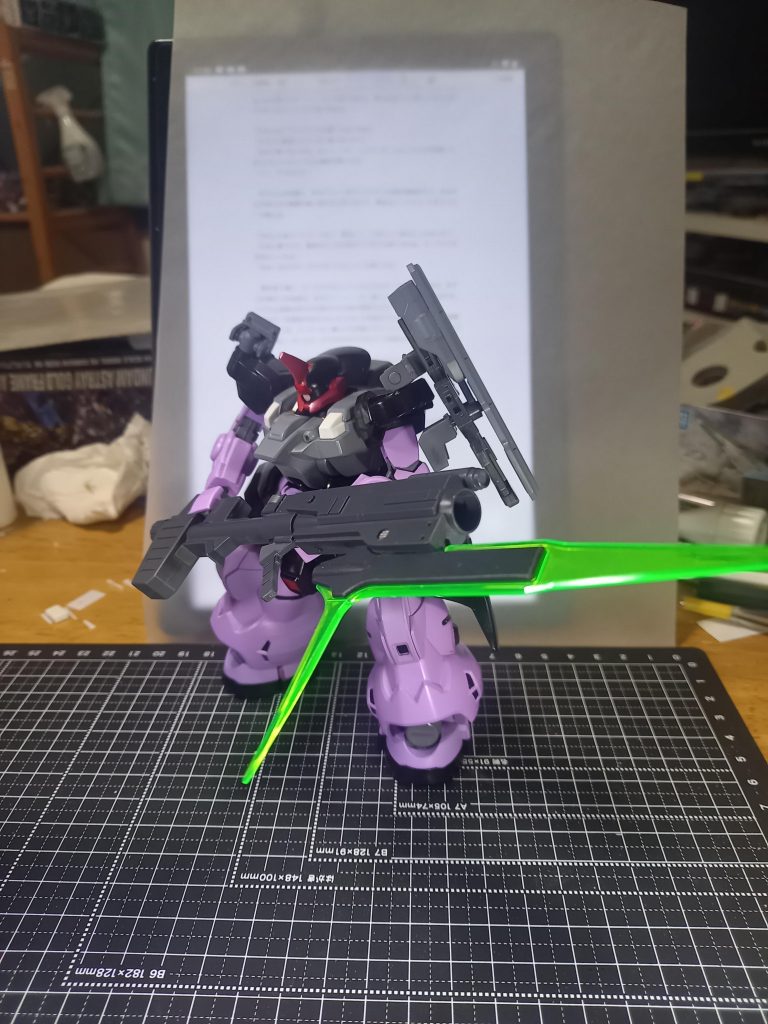 ドムだからバズーカ。ビームパルチザンが余るので遠近両用武器にしてみました。