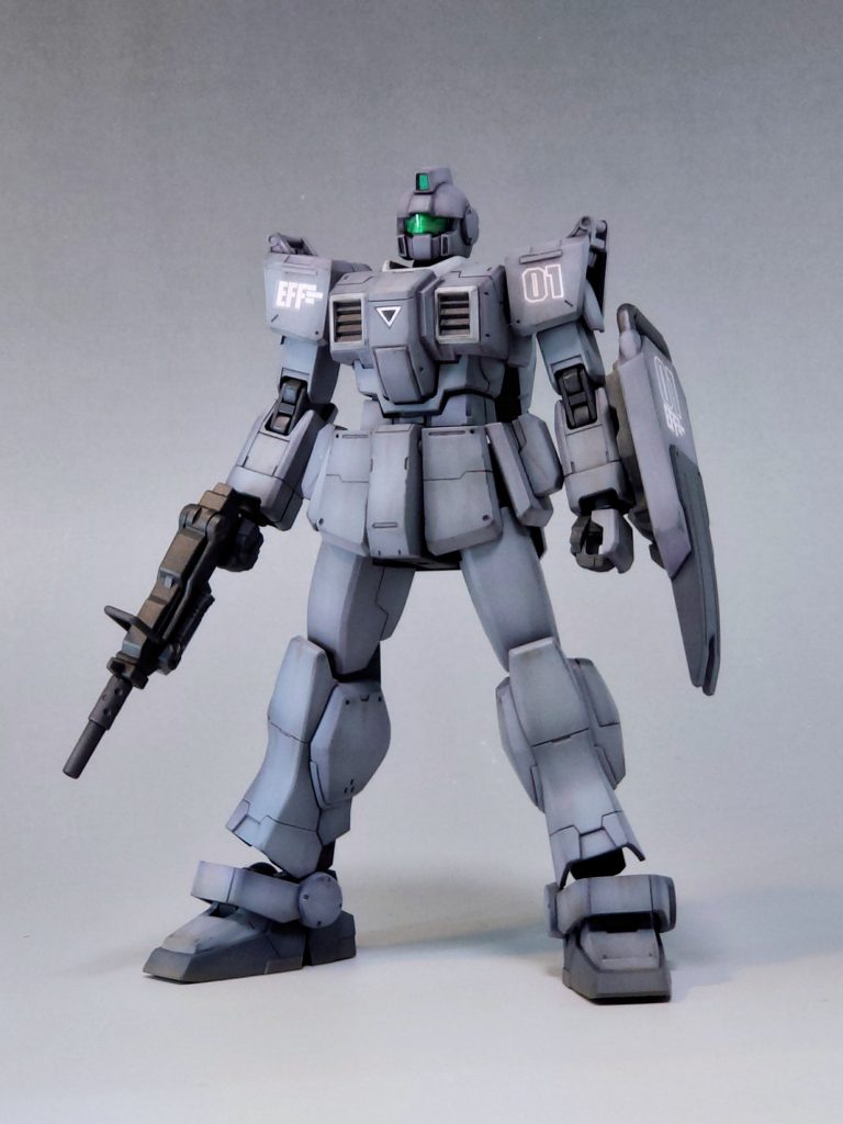 設定画には似てないキットなのですが各パーツはジム系としては悪くない形状なのでアゴとスパイクを削除して普通のジム寄りにしてみました。また首を1ミリ延長してます。