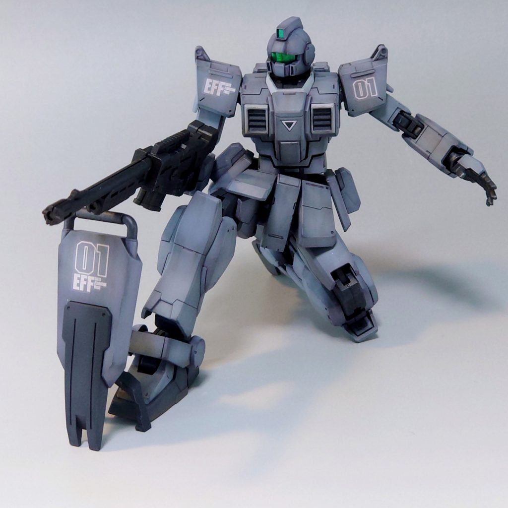 30MMのミリタリー武器セットから拝借したショットガン。ジムにも似合いますね。