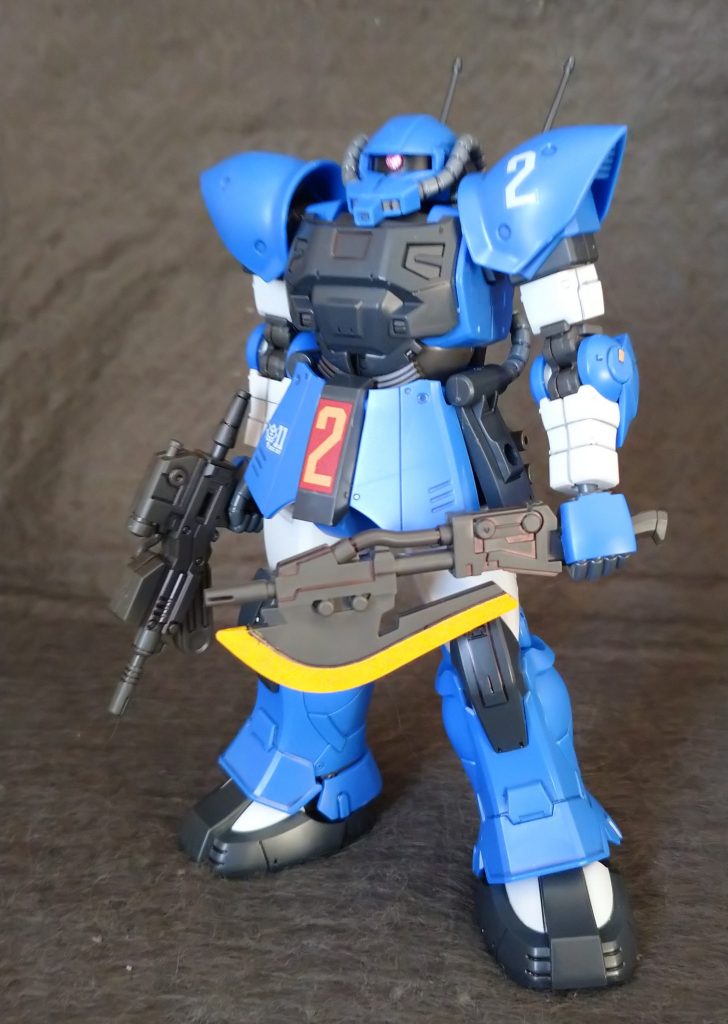 モノアイをシールから､ビームサーベルの刃を輪切りにしたモノを差し込んでます(制作ストーリーに投稿済)