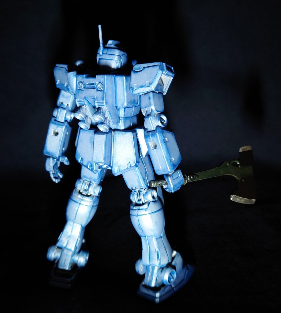 サーフェイスグレーで全塗装⇛ライトパールブルーで全塗装⇛リアルタッチマーカーブルーで縁塗り⇛デカール、マーク書き込み⇛つや消しクリア。