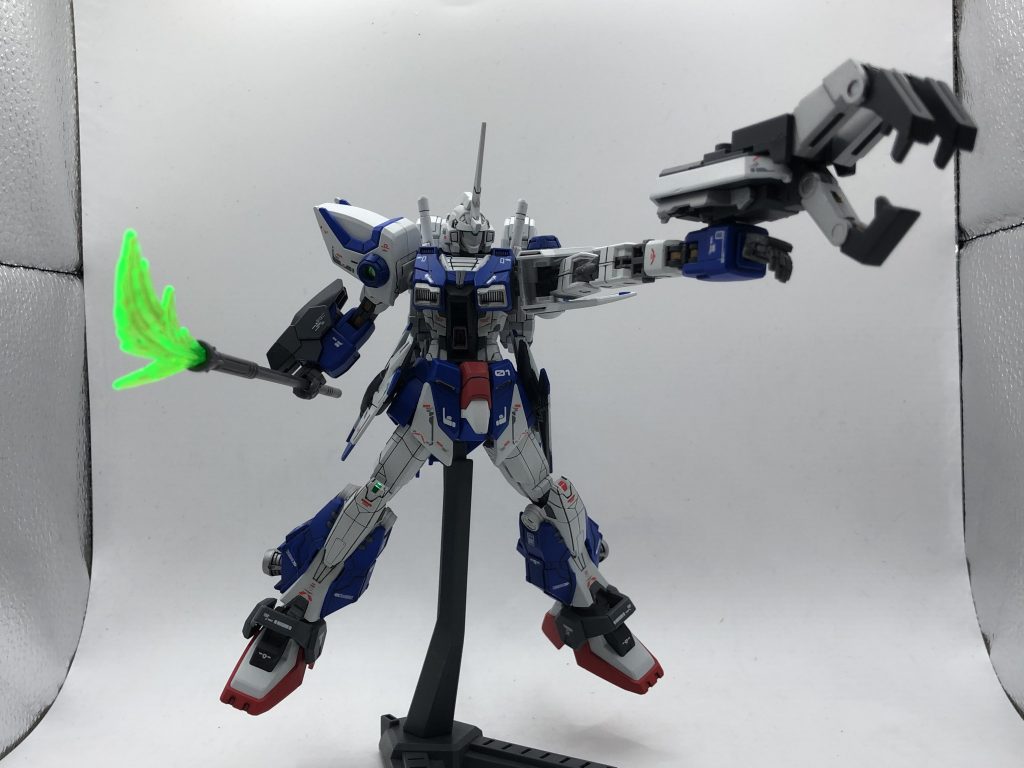 ドラゴンハング腕の伸縮機能を用いたクローシールドでの攻撃。ドラゴン要素は無いけど武装名称はもちろんドラゴンハング!空中へ向けて振り回すことで飛行型侵略生物や飛行ドローンをまとめて殲滅することが可能。