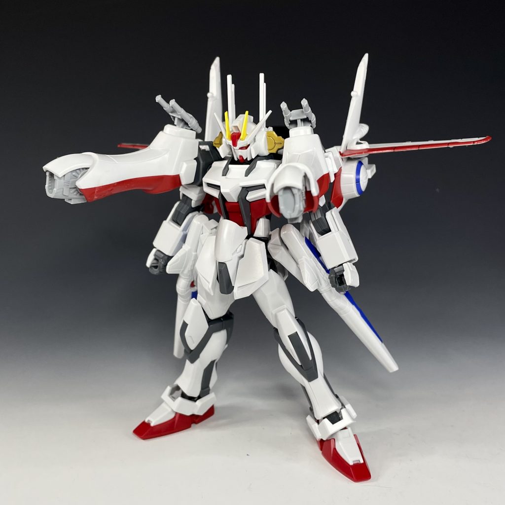 スミ入れ&トップコート前。中心の青が白くなった事でストライク感が薄くなり、“アークエンジェル!!”感が強くなった(ような気がします)。