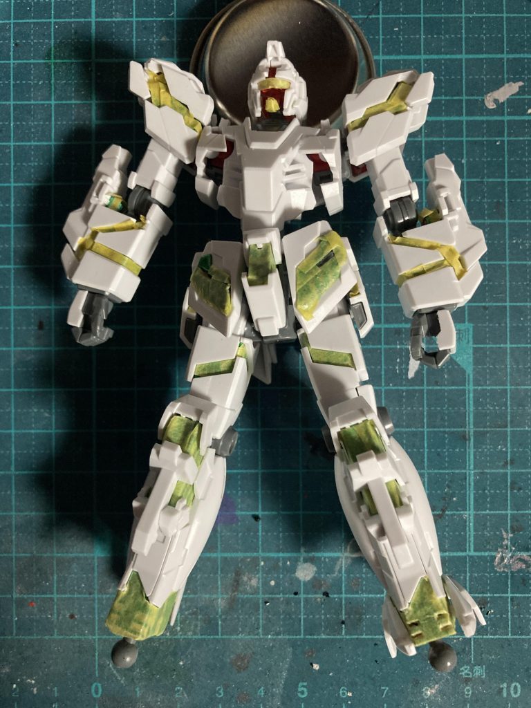 一旦サイコフレームを組んでからトリコロールに塗装しました。マステ貼るだけで数時間かかりました😵💫