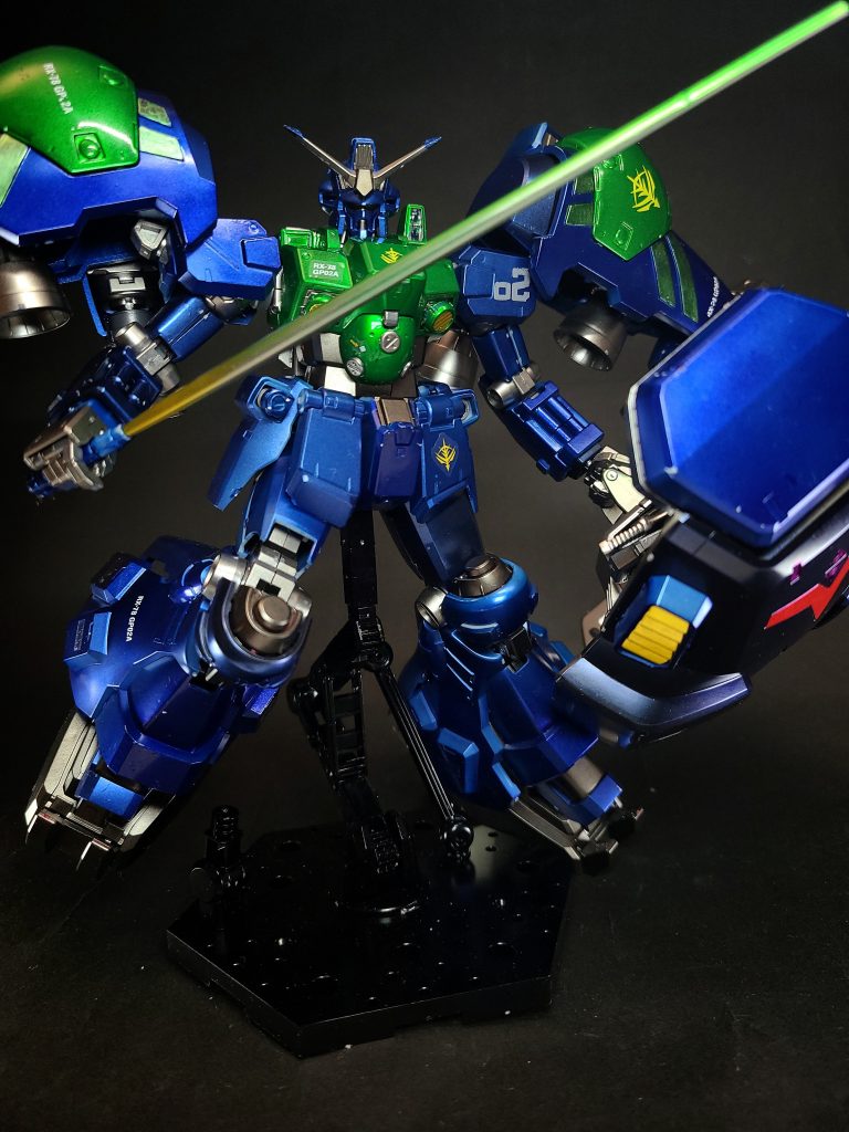 単体のモビルスーツとしての性能にも優れており、フレキシブル・スラスター・バインダーと呼ばれる大型バインダーを肩部に有し、これによって重モビルスーツでありながら高い機動性を発揮する。ジェネレーターも高出力である為、通常のMSを遥かに超える過剰な装甲を持ちながら、既存の重MSとは比較にならない程の運動性も獲得している。この機体性能に着目し核武装以外での運用を想定した武装プランも複数用意されていた。