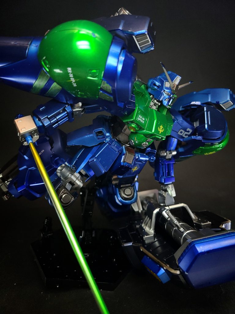 60mmバルカン砲頭部に左右1対2門設置内蔵している。連邦系MSの標準装備でもあり、対空迎撃やドッグファイト時の牽制、対人掃討などに使用される。