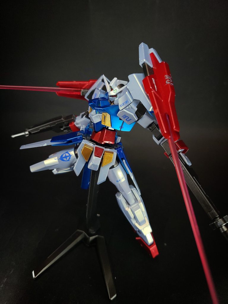 武装・必殺攻撃ツインビームソードツインドッズライフルを外した後のサイドバインダーから巨大なビーム刃を形成する。ビームサーベルと併用すれば四刀流で戦う事も出来る。その威力は高く、とてもビームサーベルには見えない。背後の敵やこの武装を知らない敵に対して不意をついて奇襲に使う事も出来る。