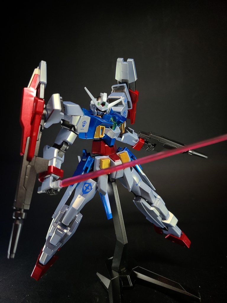 ツインドッズライフルツインドッズキャノンの砲身を外す事で、携行式のドッズライフルとして使用可能カーフミサイル両脛後部に2基ずつ、計4基内蔵されている誘導式のミサイルランチャー。弾幕を張る事ができ、高い追尾能力を持っている。