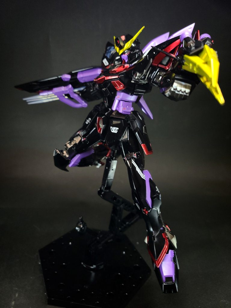 初期GAT-Xは人体の動きを忠実に再現することを目的に作られ、本機もまた従来のMSより可動範囲が広い。そして、他の4機同様に大気圏内での飛行能力は持たない。後に本機の実験機と105ダガーをベースとしたNダガーNが登場している[9]。