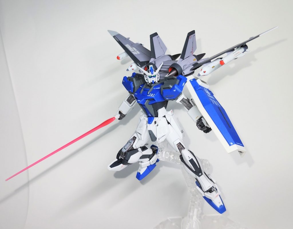 ポーズを取らせてみました。ジェットストライカーの塗り分けは我ながら綺麗に出来たと思ってます。