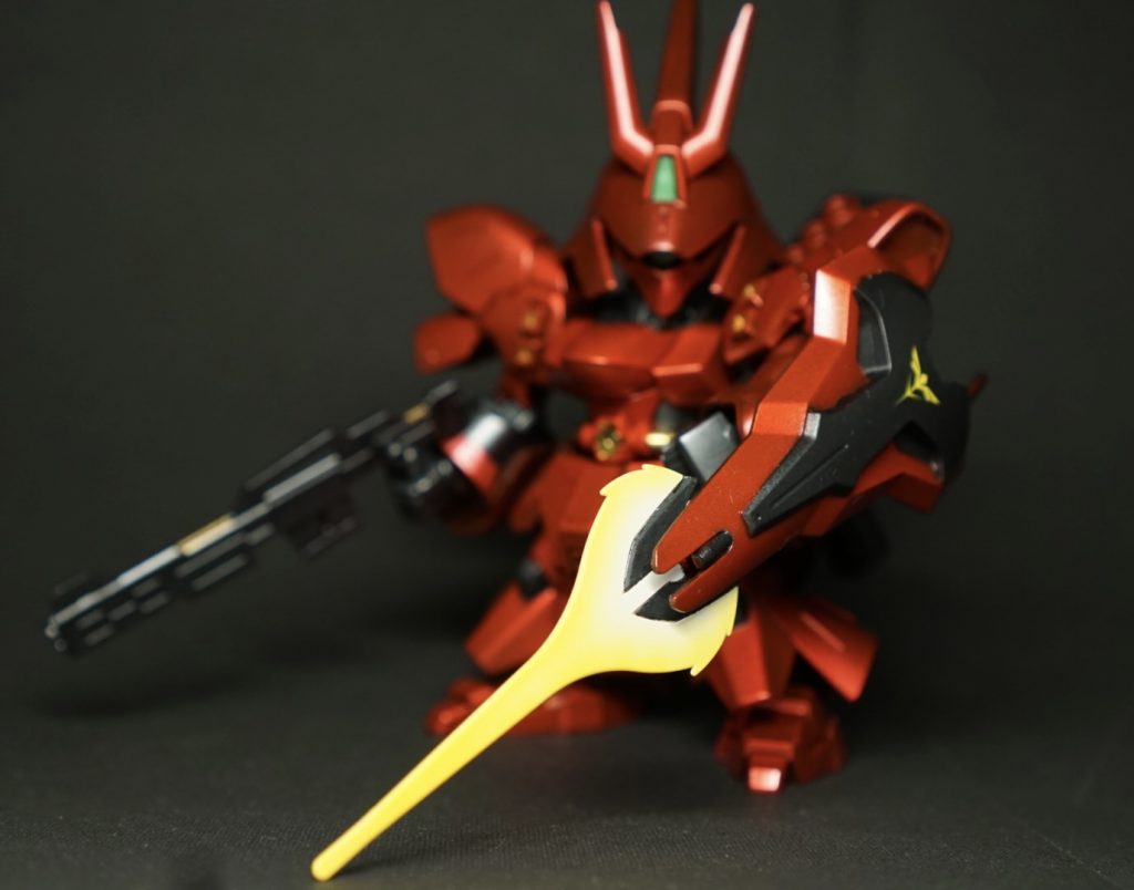 サーベルはシールドにマウント可能。